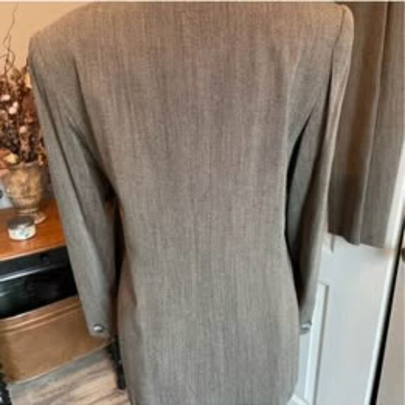 Jones New York Size 10. Vintage Pant Suit Brown. 2 pieces. Jacket & Trousers. - Picture 2 of 6